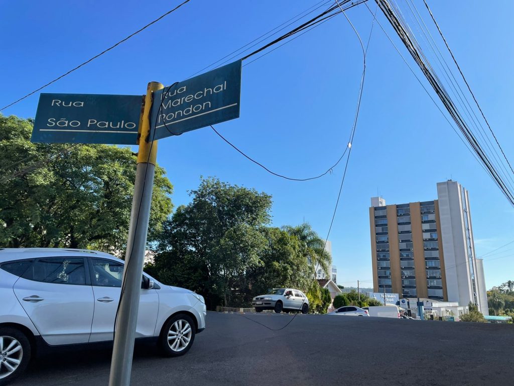 Atenção condutores fiação caída na rotatória da Rua São Paulo a