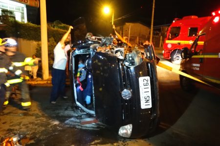 Mulher fica presa às ferragem em acidente no bairro José Bonifácio em Erechim