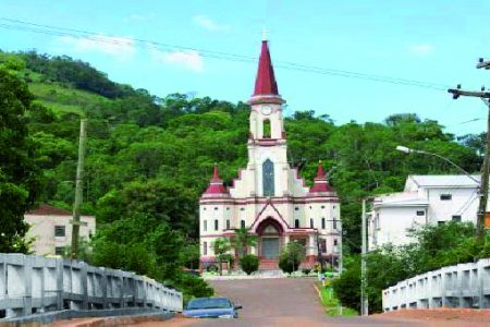 Barra do Rio Azul: o jovem em primeiro lugar