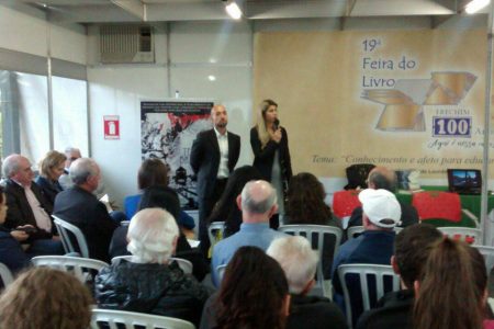 Painel sobre Holocausto reúne grande público na Feira do Livro de Erechim