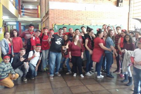 Alunos da escola Helvética comemoram Halloween