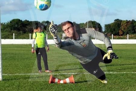 Canarinho acerta com goleiro Gott