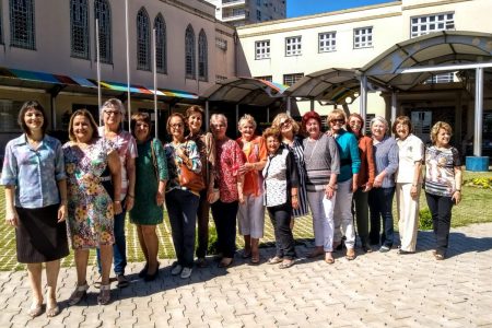Meio século depois, ex-alunas do São José promovem encontro marcado pela emoção
