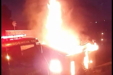 Incêndio destrói residência em Erechim