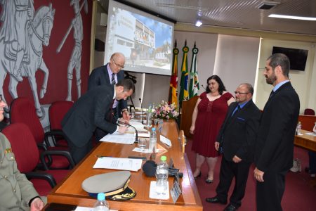 Nova Mesa Diretora do Legislativo assume em Sessão Solene