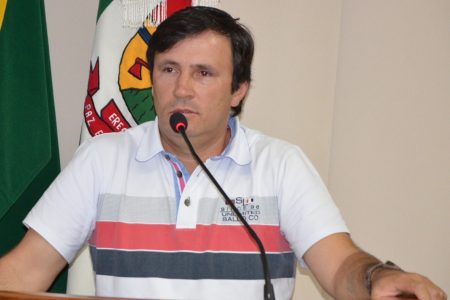 Araújo requer estudos para a instalação de postes para iluminação pública no Poltronieri até o Loteamento Fiebig