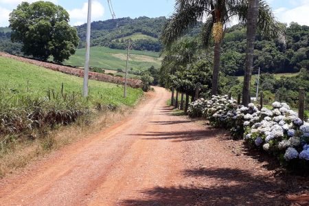 Secretaria de Obras destaca trabalhos de recuperação de estradas no interior de Severiano de Almeida