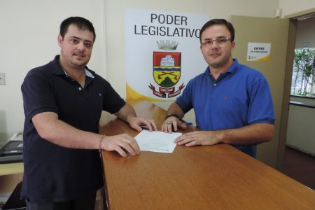 Lucas Farina solicita informações ao executivo municipal sobre recuperação das ruas
