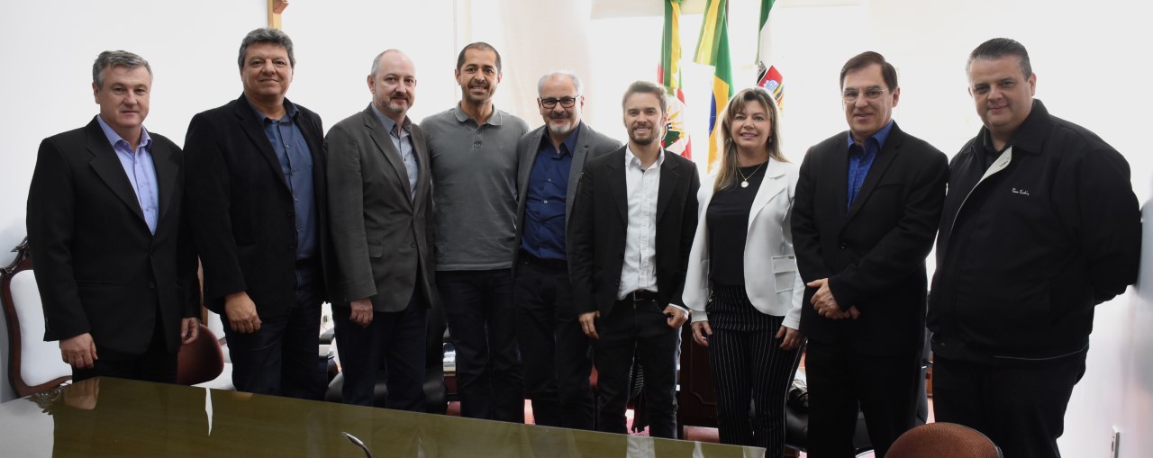Presidente do Legislativo recebe integrantes de chapa única para reitoria da URI