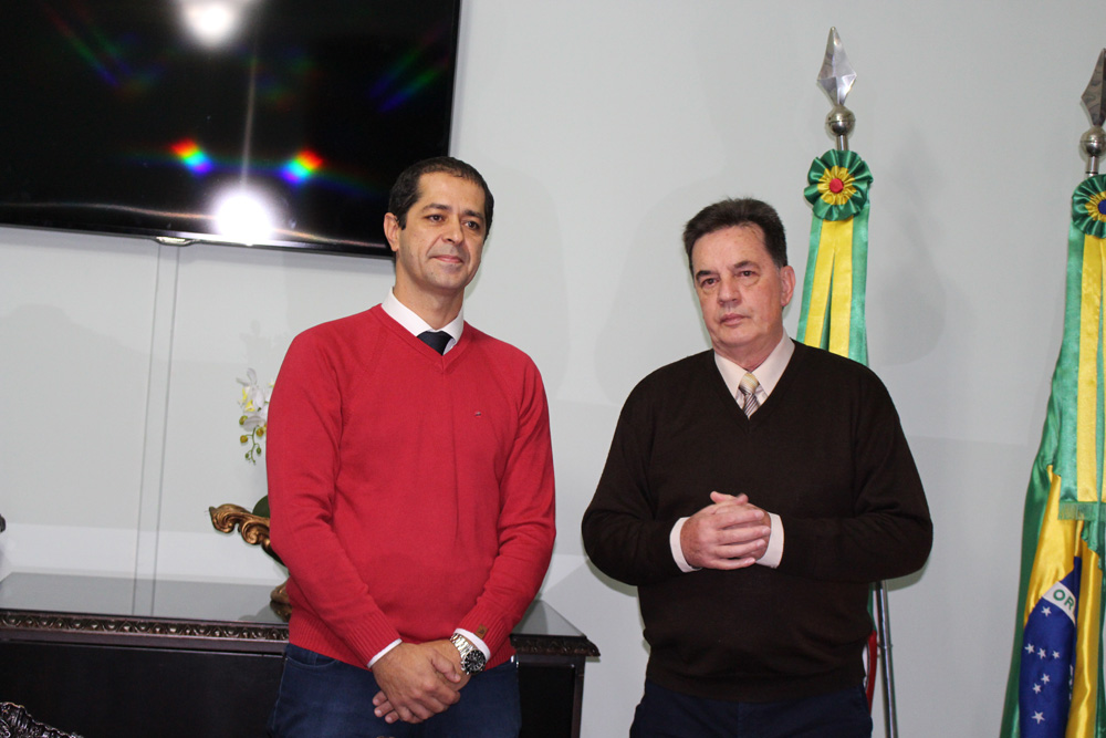 Prefeito cumpre agenda na capital federal e transmite cargo para Rafael Ayub