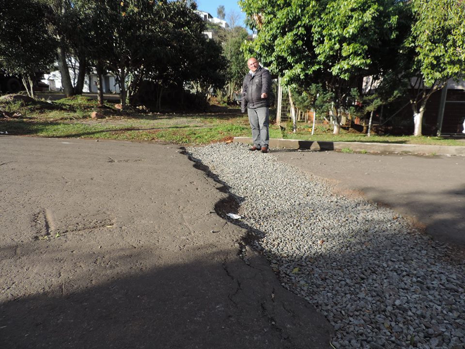 Rossetto requer conserto de valas abertas em ruas do município
