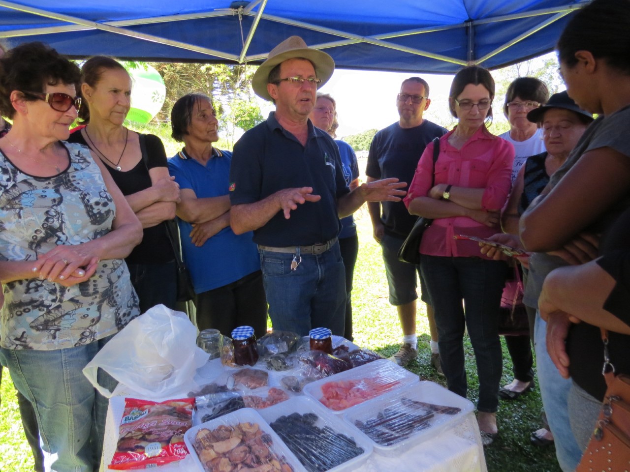 Tarde de campo socioassistencial reúne produtores em Estação