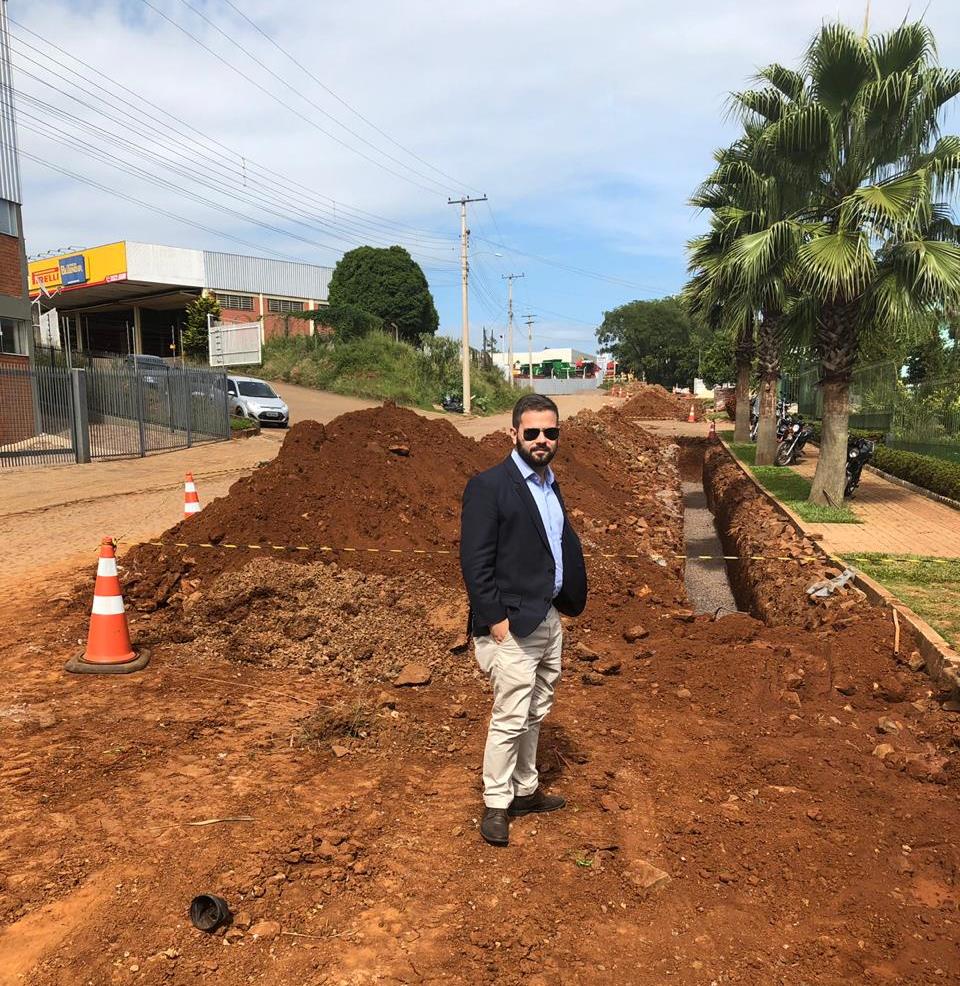 Renan Soccol acompanha início de obras de drenagem no Bairro Bela Vista