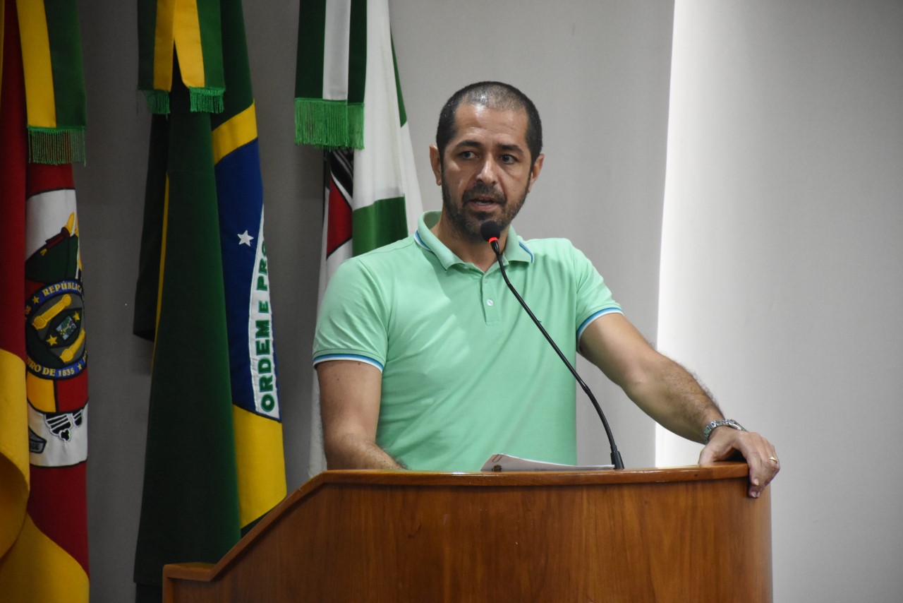 Rafael Ayub pede providências quanto à área verde do estacionamento rotativo