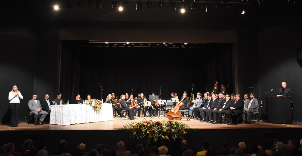Homenagens marcam sessão solene do aniversário da Capital da Amizade