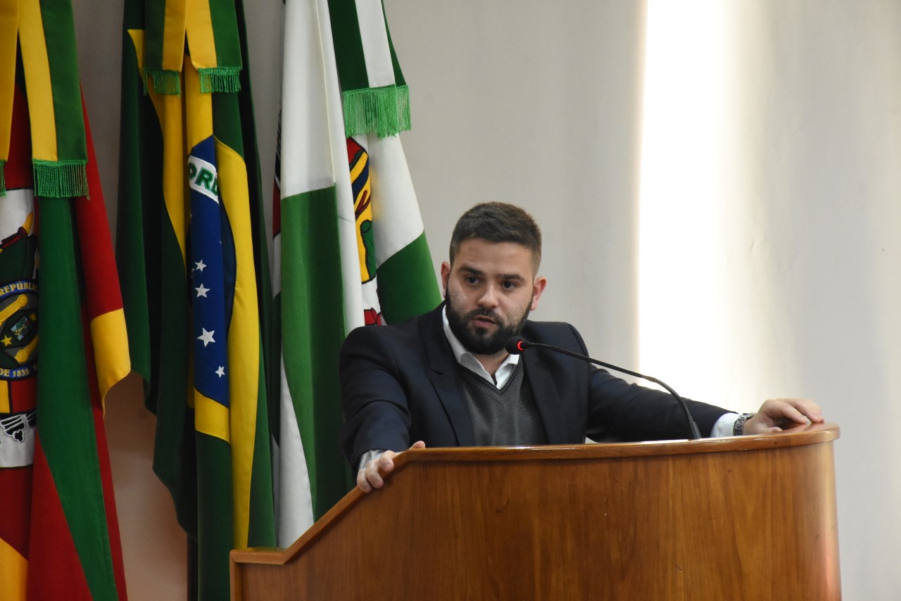 Renan Soccol sugere campanha para que motoristas não estacionem em vagas preferenciais