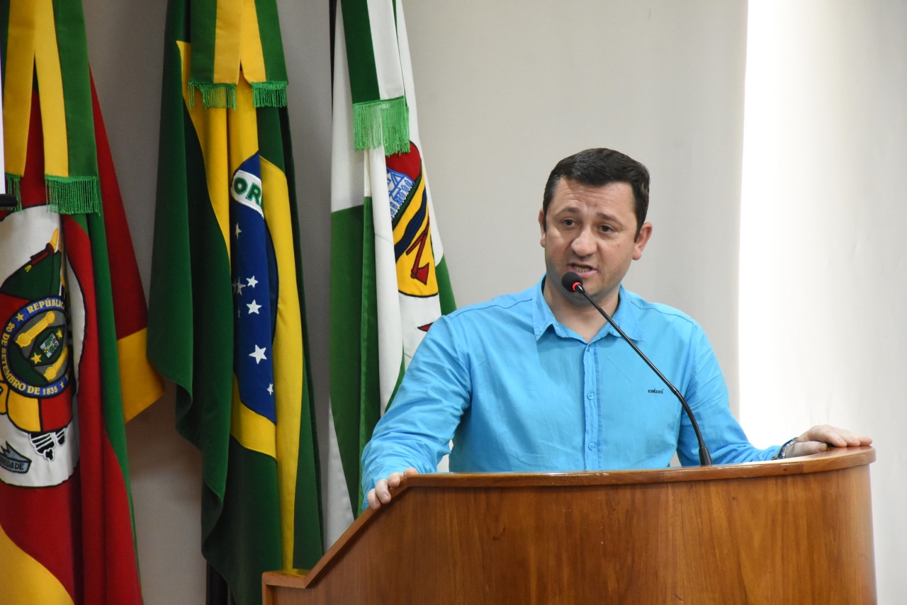 Ale Dal Zotto sugere ao Executivo que UBSs tenham intérprete de Libras