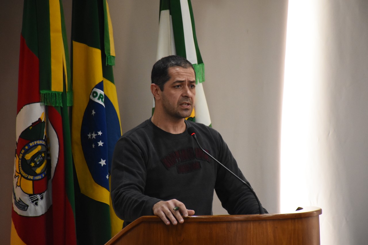 Rafael Ayub solicita implantação de estacionamento rotativo na Rua Joaquim Brasil Cabral