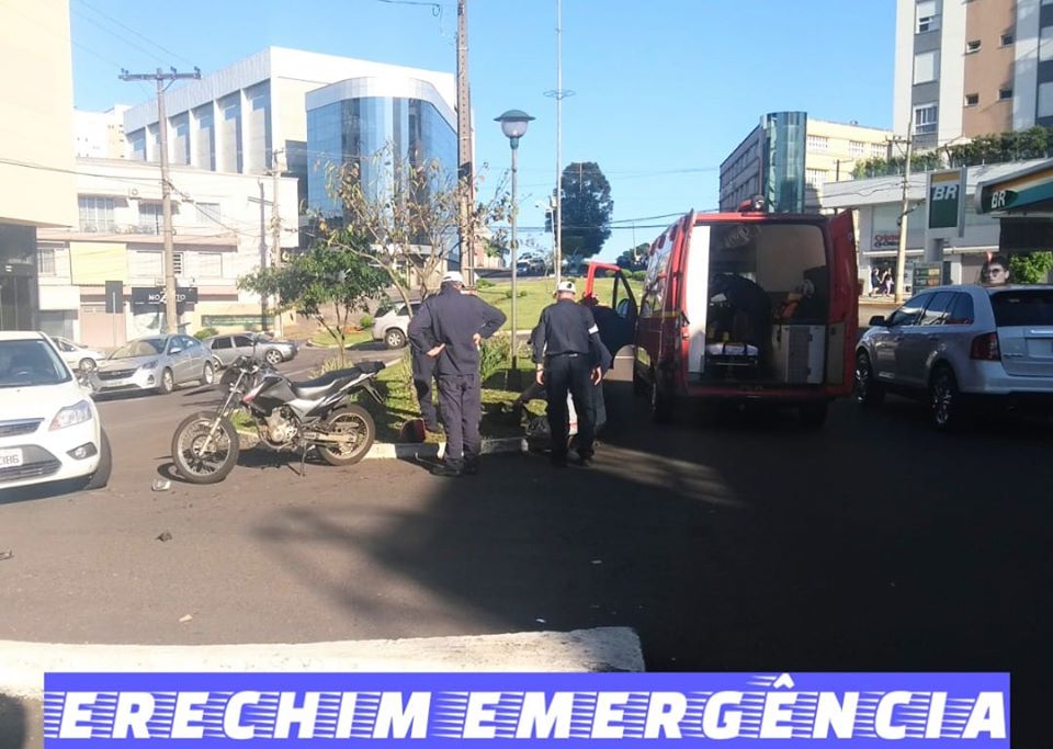 Motociclista fica ferido ao colidir em automóvel no centro de Erechim - Jornal Boa Vista