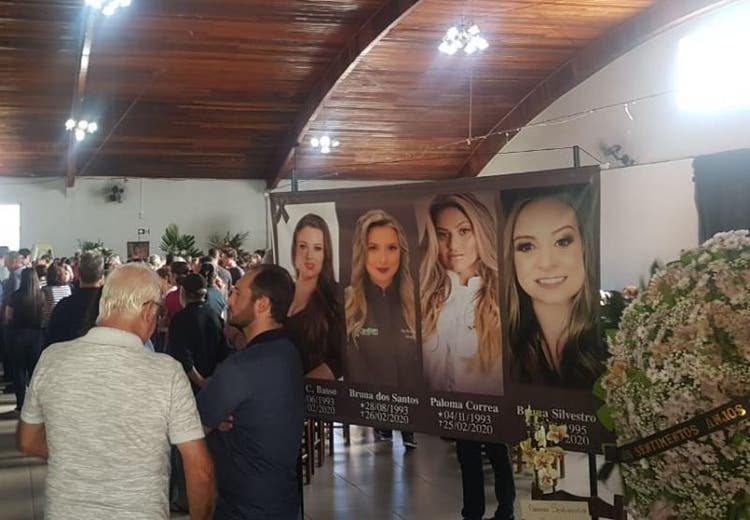 Corpos de jovens que morreram na Serra de SC são velados no PR: ‘cidade toda está de luto’