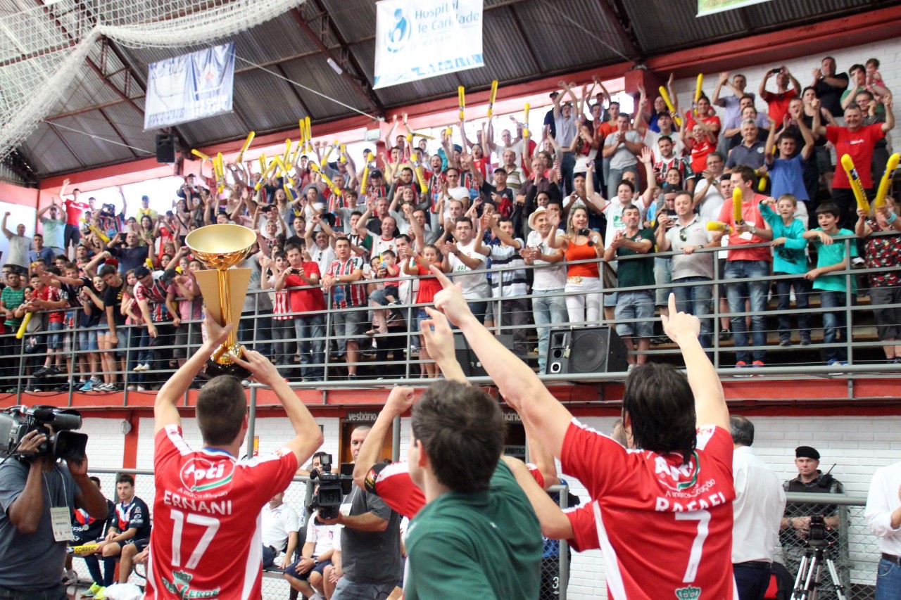 Atlântico Futsal - A conquista do Mundial de Clubes! O Atlântico  conquistava em 2015, sua mais importante taça até então: o Mundial de  Clubes. A decisão foi em um jogo épico contra