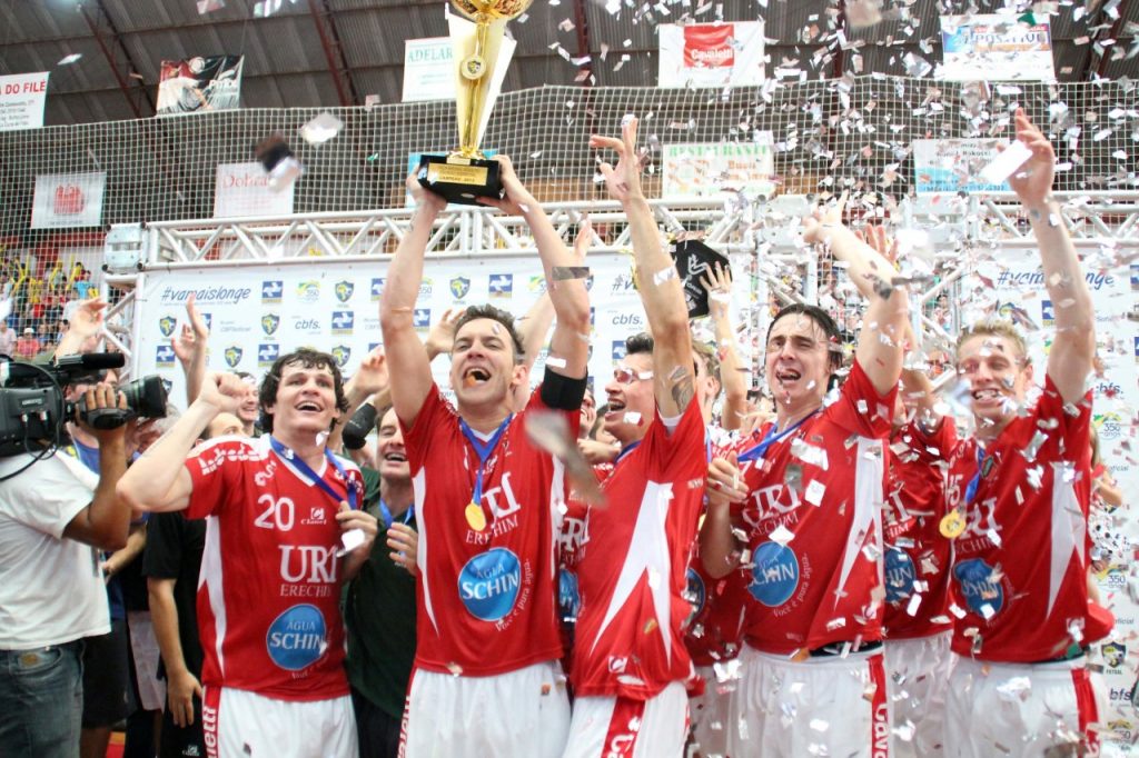 Atlântico Futsal - A conquista do Mundial de Clubes! O Atlântico  conquistava em 2015, sua mais importante taça até então: o Mundial de  Clubes. A decisão foi em um jogo épico contra