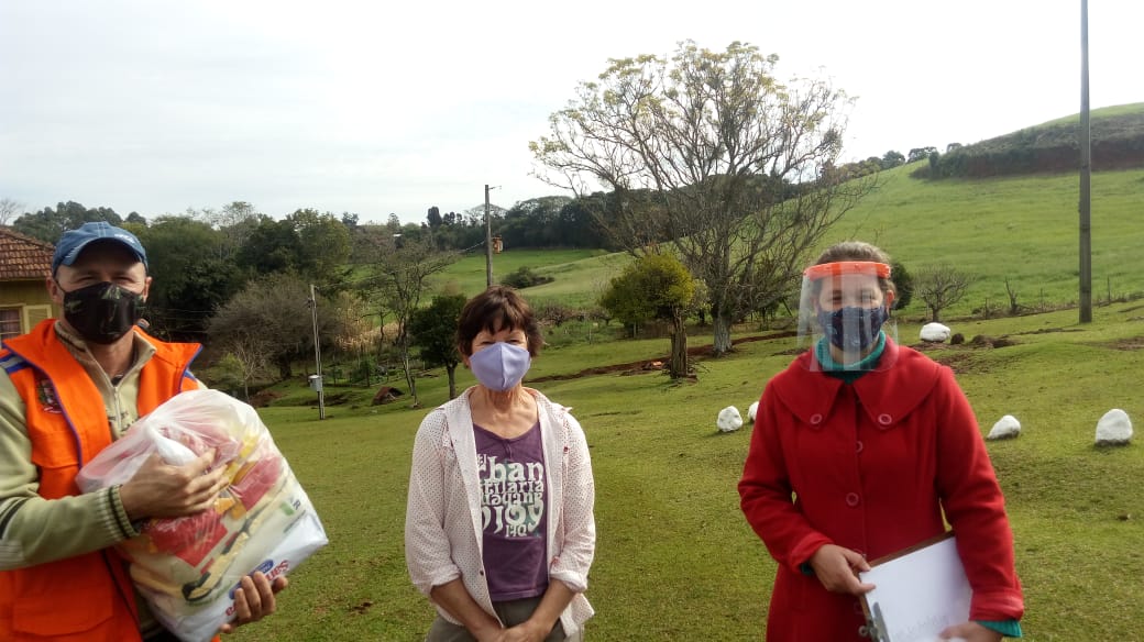 Famílias do meio rural de Floriano Peixoto recebem cestas básicas