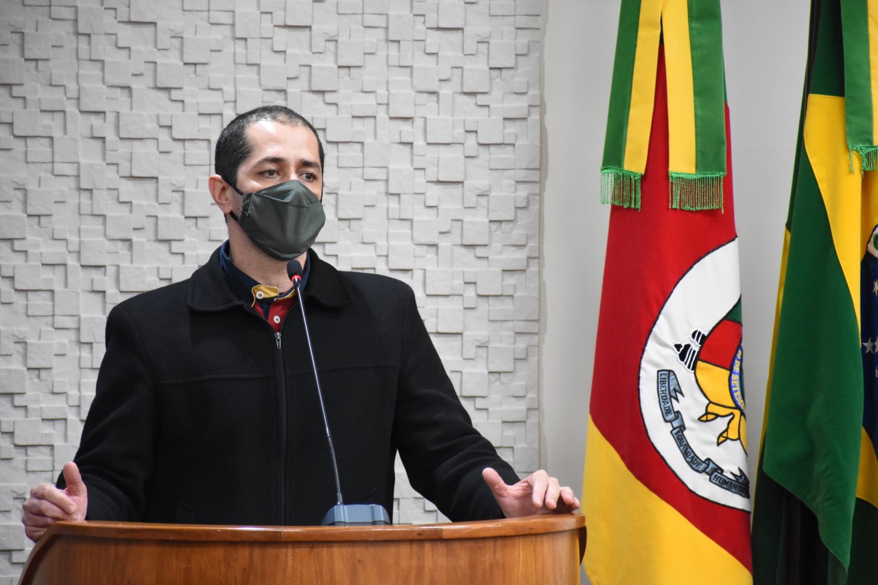 Rafael Ayub requer informações sobre propostas da Frente Parlamentar pela Desburocratização encaminhadas ao Executivo