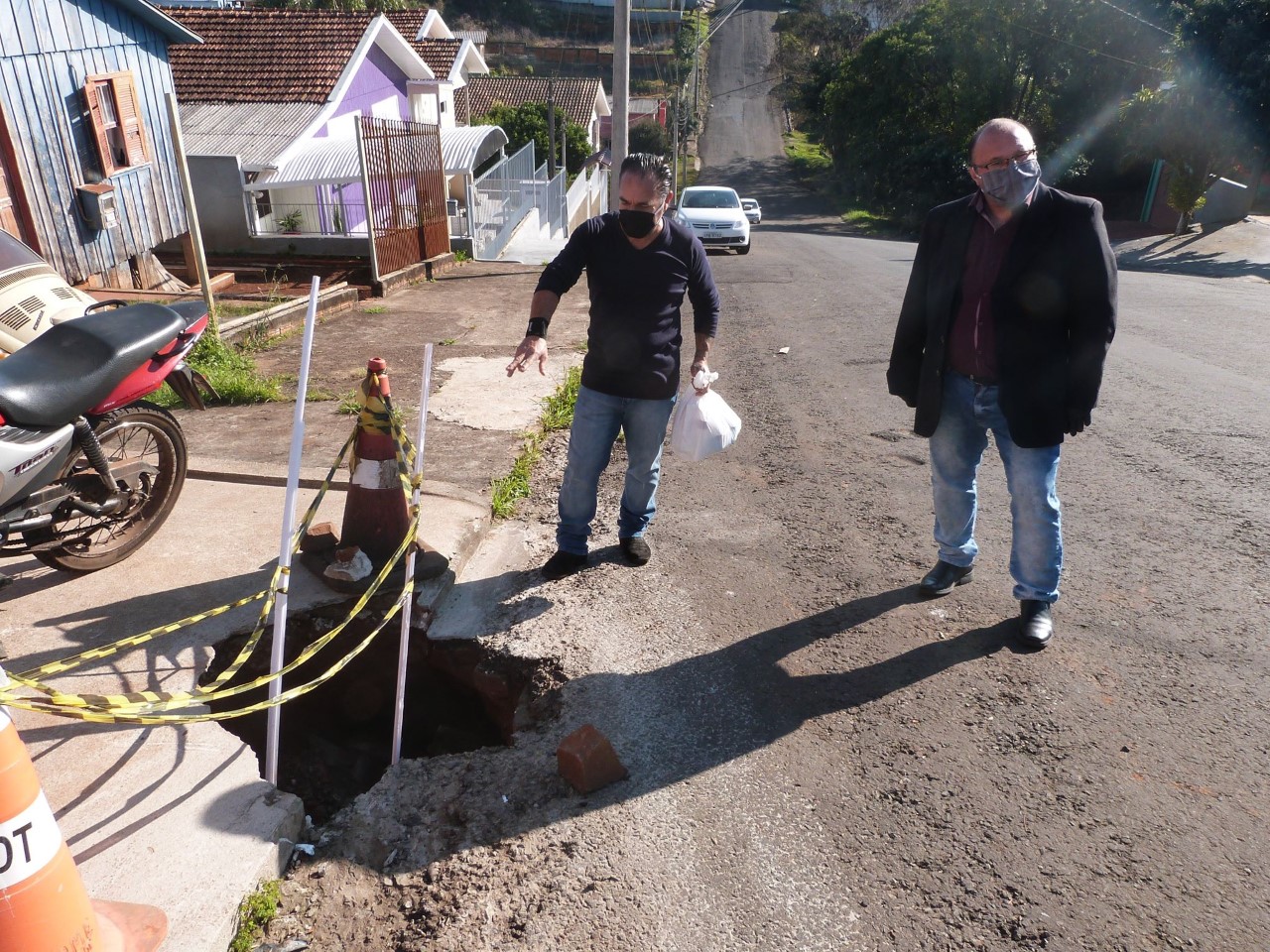 Rossetto requer conserto de buraco na Rua Orestes Mazzotti