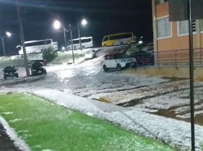 Imagens da chuva em Erechim no inicio da tarde desta quinta-feira (30) em  Erechim 