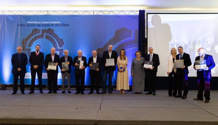 Presidentes recebem seu exemplar