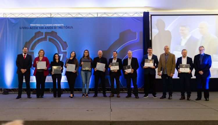 Representantes das empresas patrocinadoras da obra