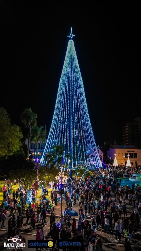 Hopi Hari - Nossa árvore de Natal será gigante!! A segunda maior do Brasil  ! Já está quase tudo pronto para a grande festa de acendimentu (iluminação)  no dia 26 de novembro