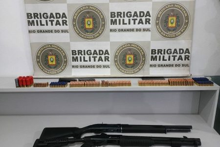 Brigada Militar prende homem por porte de arma de fogo de uso permitido e restrito e apreende duas armas em Erechim