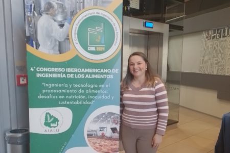 Professora da URI apresenta pesquisas em congresso no Uruguai