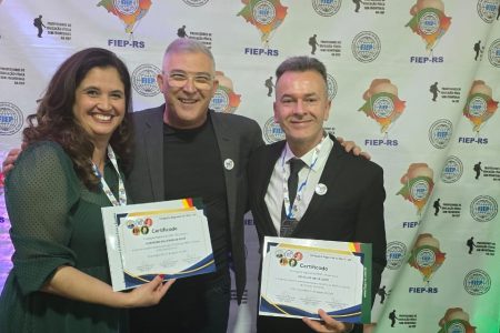 Professores de Educação Física da URI são homenageados na capital gaúcha 