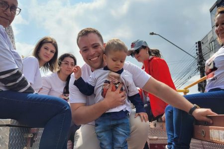 Pedágio beneficente e carreata em prol do pequeno Vicente no bairro Três Vendas