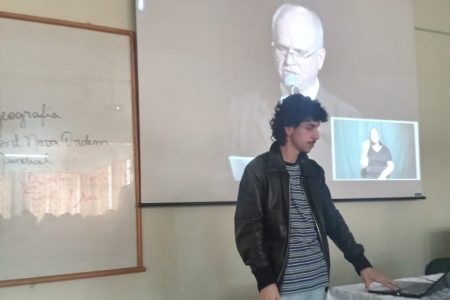 Dia Nacional do Surdo: Escola JB celebra com história de superação