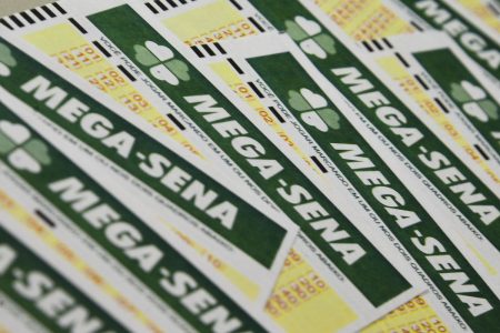 Mega-Sena acumula e pagará R$ 95 milhões dia 29