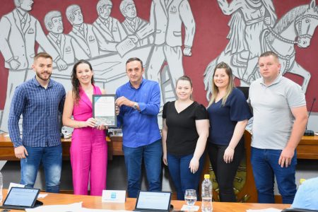 Vereador Juares Bernardi homenageia Pedro Colet com nome de praça no Bairro Amizade