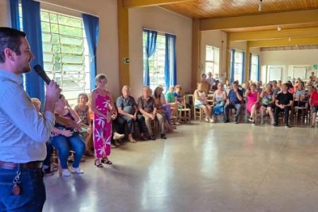 Confraternização marca encerramento das atividades com os idosos na Barra do Rio Azul