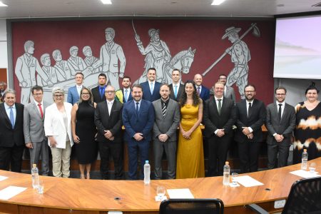 19ª legislatura é empossada em sessão solene; vereador Fifo Parenti é eleito presidente para 2025