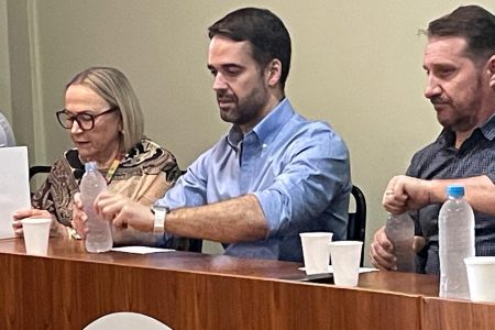 Governador Eduardo Leite diz que vem para celebrar conquistas. Sanou mais de R$ 1,2 bilhão em dívidas das gestões passadas na saúde do RS