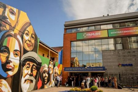 Famurs inaugura mural em homenagem à diversidade e solidariedade do povo gaúcho