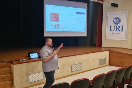 Consultor do Sistema Positivo palestra no encontro de formação da Escola da URI