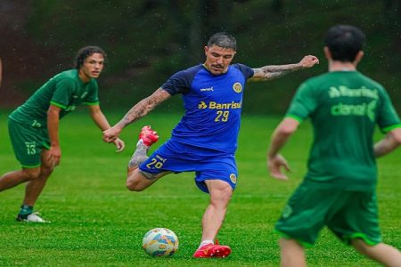 Tarde de reapresentação do Ypiranga no CT Ninho do Canário