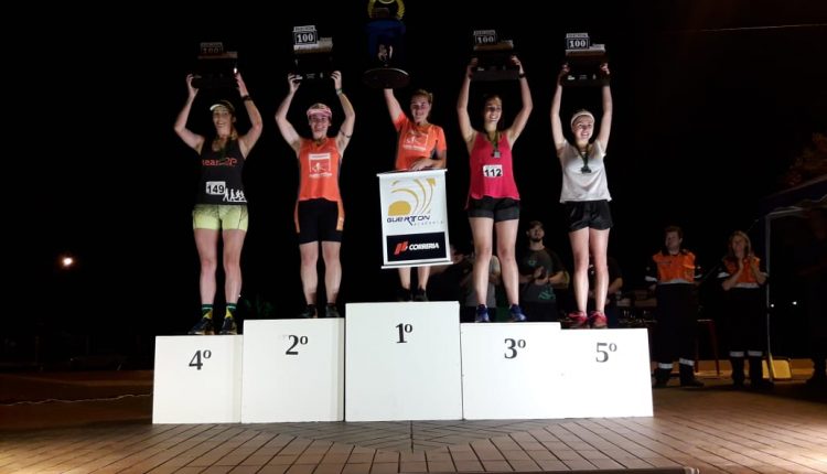 P¾dio ClassificaþÒo Geral Feminino – Corrida Noturna 100 Anos Cidade de Erechim – 08 dez 2018 – Praþa Jayme Lago – CrÚditos de Depto. de Esportes