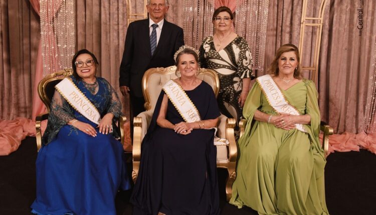 Corte Regional da Melhor Idade com o prefeito e a primeira-dama de Getúlio Vargas