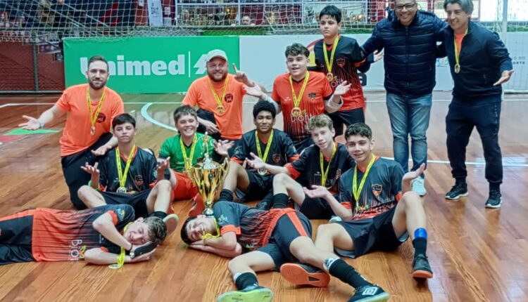 Sub 15 – 1º lugar – SÉRIE BRONZE – CT ZULIAN 2011